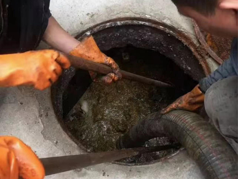 宣城清理化粪池时如何避免沼气的危害？